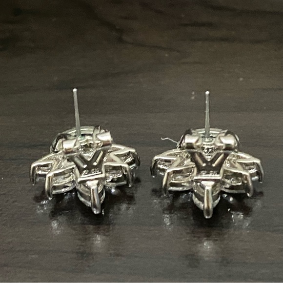 Unsigned Silver-tone Marquis Clear Crystal Cluster Omega Clip Pierced Earrings - Picture 8 of 12